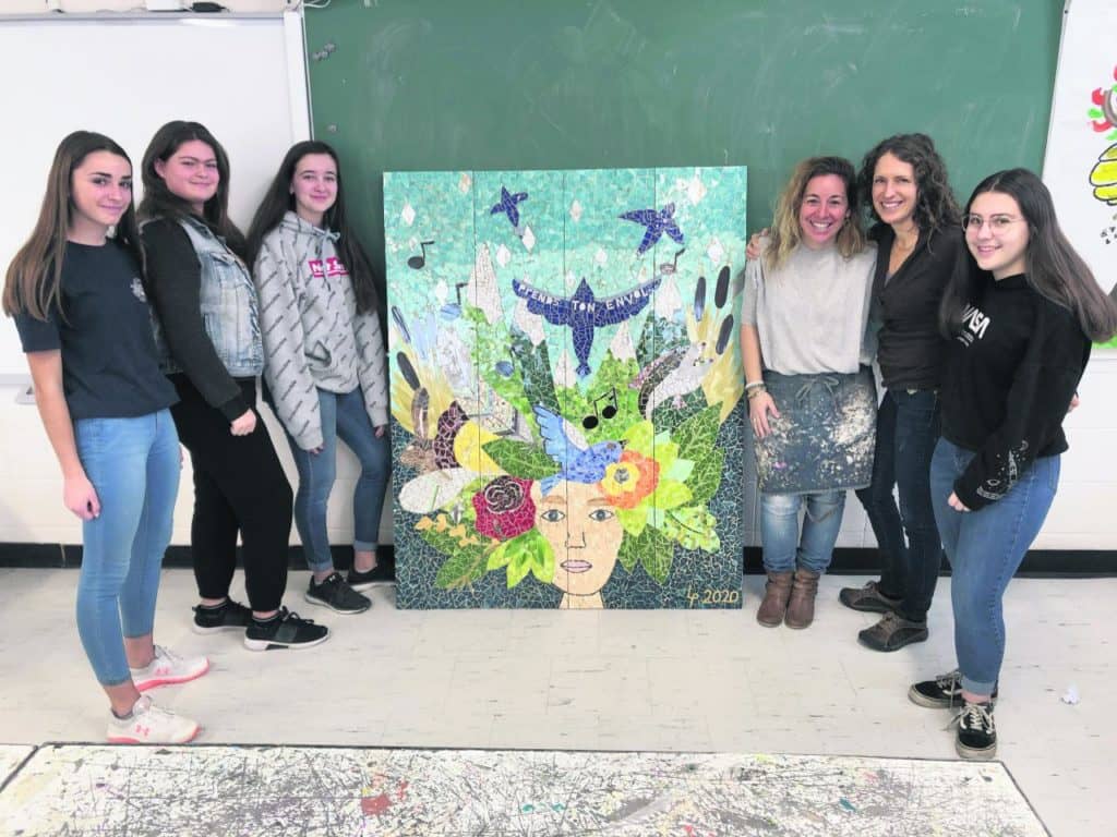 Des élèves du Méandre découvrent l’art de la mosaïque