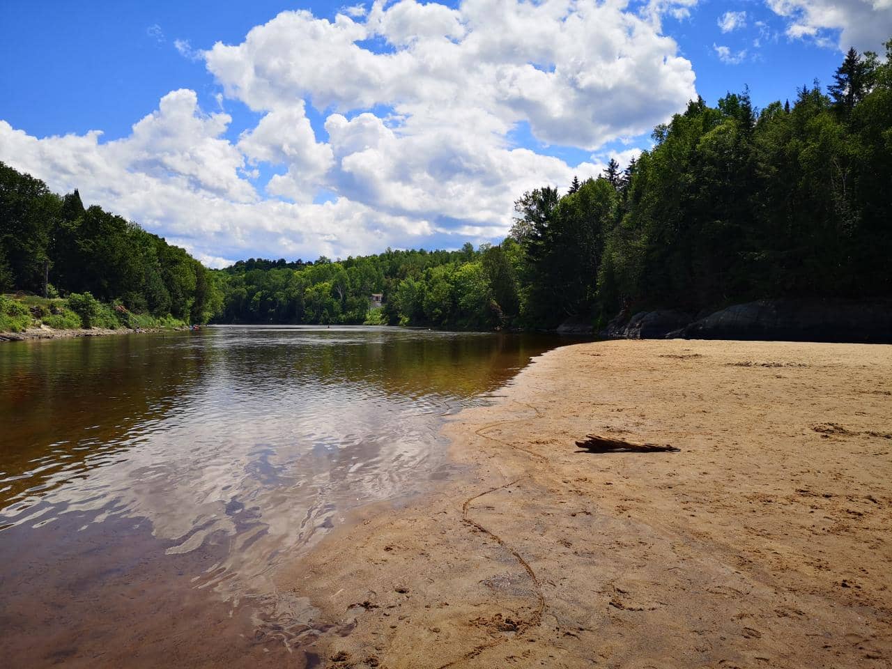 Québec peut-il encadrer la pratique du canotage sur une rivière à