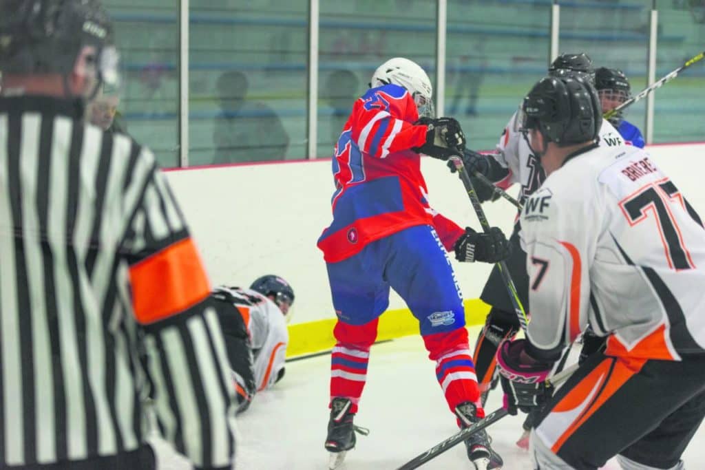 Première victoire de 5 à 3 face aux Mustangs de Maniwaki à Manawan