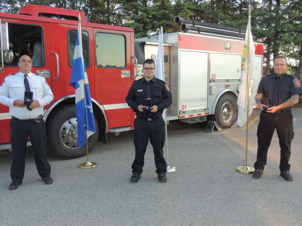 Trois pompiers de la région reçoivent la médaille pour acte méritoire