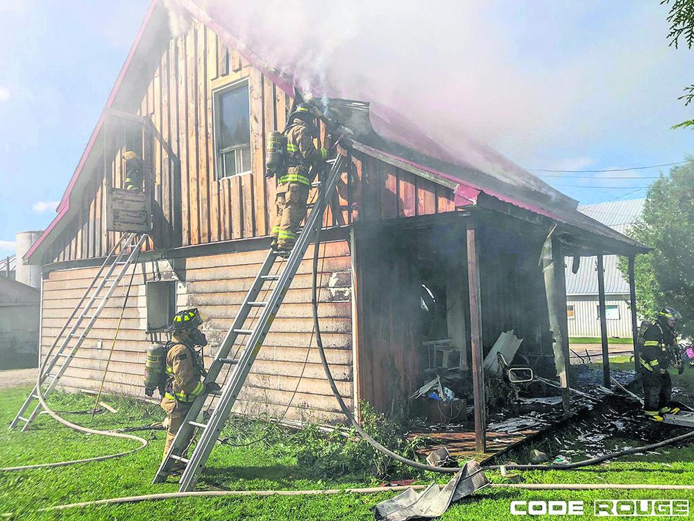 22 sept- Une maison part en fumée à Mont-Laurier