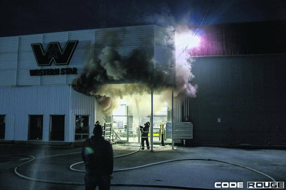 23 sept. – Mont-Laurier: les pompiers combattent un incendie de commerce