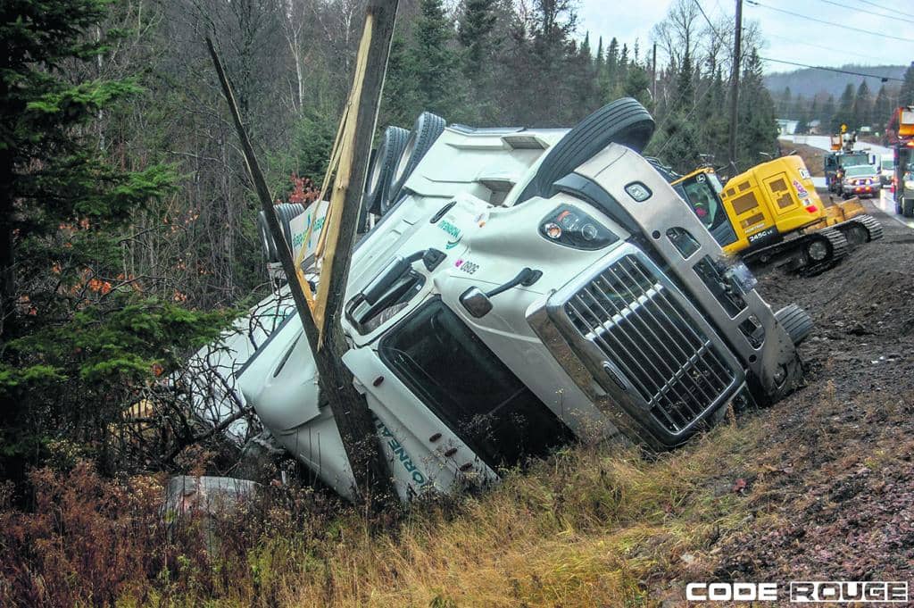 Un camion prend le champ sur la 117