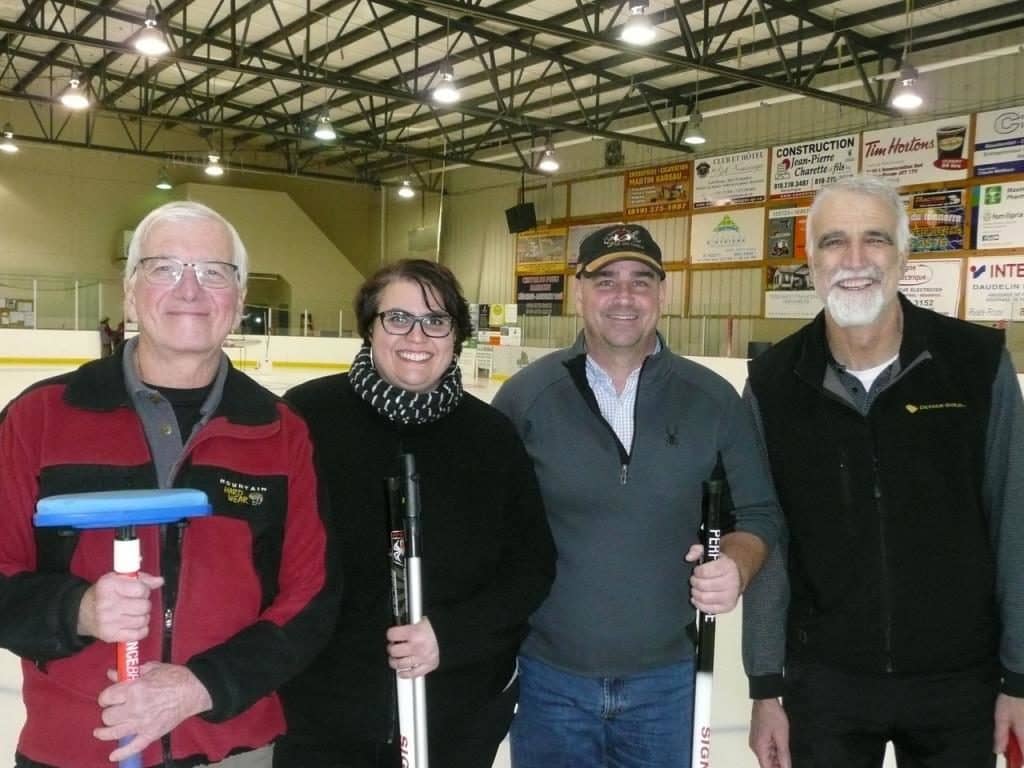 Découvrir le curling aux portes ouvertes du CCVR