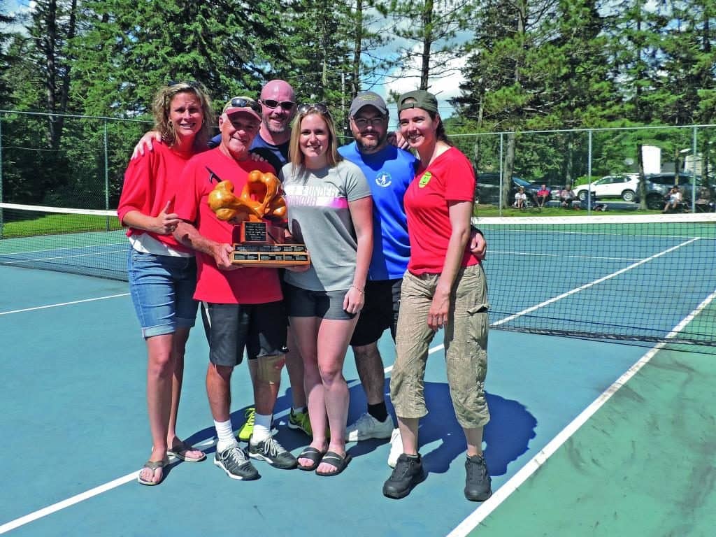 La chaleur n’empêche pas la tenue du tournoi de tennis à Lac-Saguay