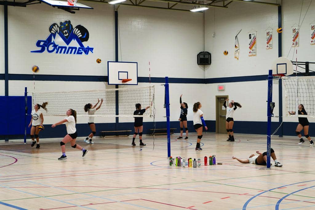 Entraînement de haut niveau pour le volleyball féminin de la polyvalente
