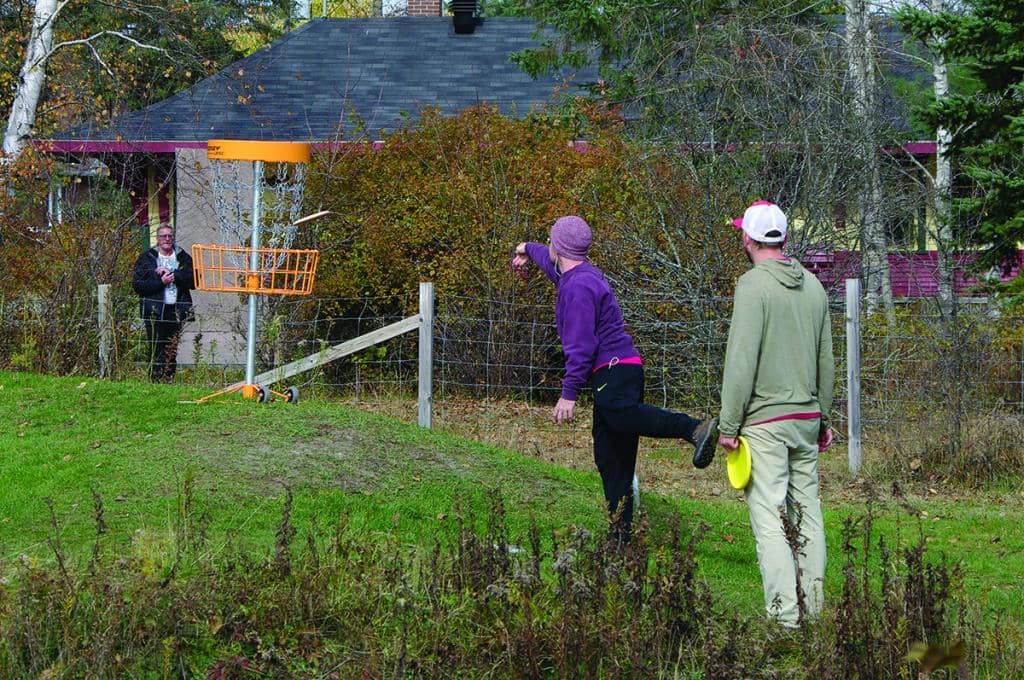 Vif succès pour le tournoi provincial de disc-golf à Nominingue