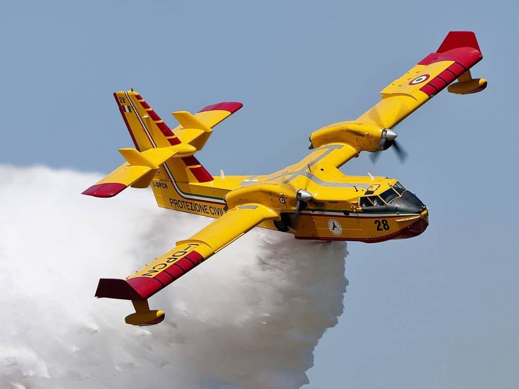 La SOPFEU envoie deux autres avions-citernes au Manitoba