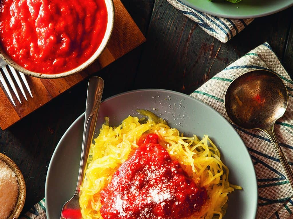 Courge spaghetti à la sauce tomate