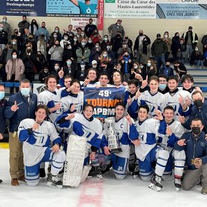 L’équipe gagnante, catégorie Midget (U18) BB des Draveurs de Mont-Laurier. (Photo gracieuseté – Comité organisateur APBM)