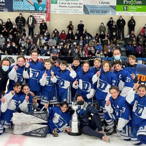 L’équipe gagnante, catégorie Pee-Wee (U13) BB des Draveurs de Mont-Laurier. (Photo gracieuseté – Comité organisateur APBM)