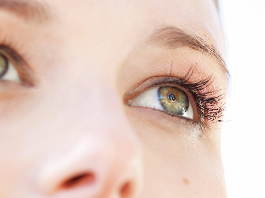 Astuces éprouvées pour des cils beaux et en santé