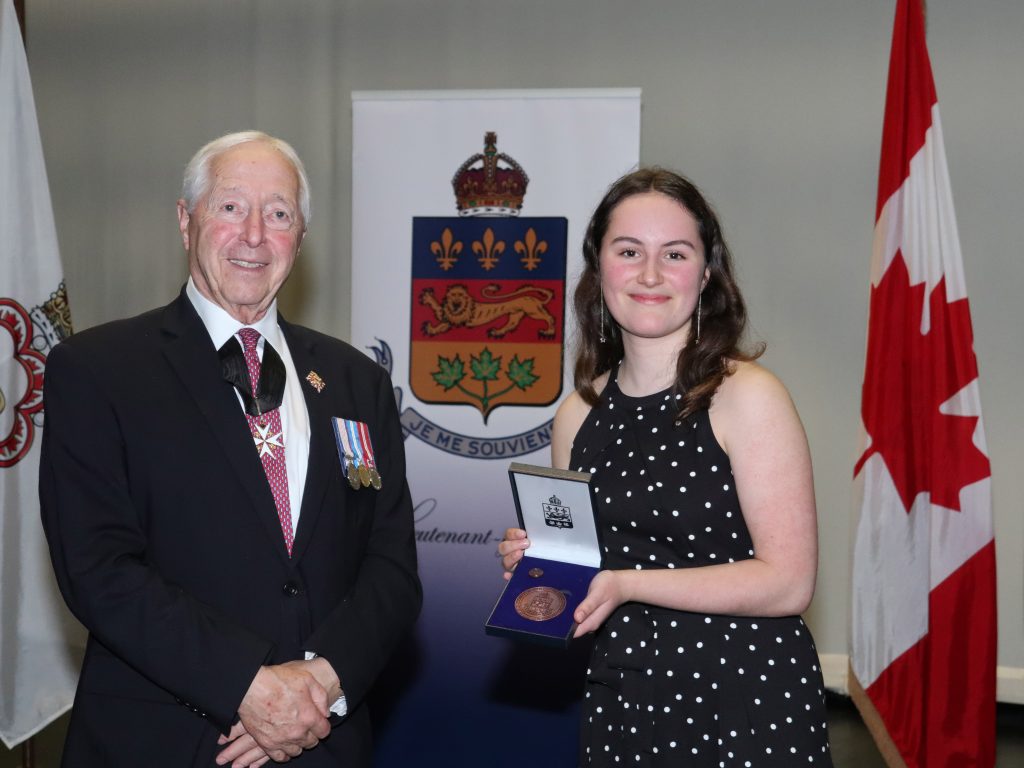 Mara Pelletier reçoit le prix du lieutenant-gouverneur du Québec