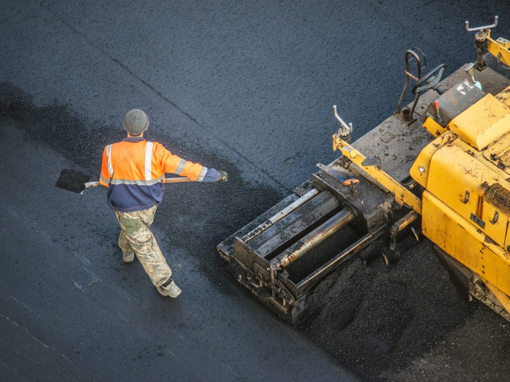 L’annonce de plus de 31 M$ injectés sur des routes de la circonscription de la députée Chantale Jeannotte permettra d’améliorer le réseau routier municipal de 4 localités. (Photo Adobe Stock)