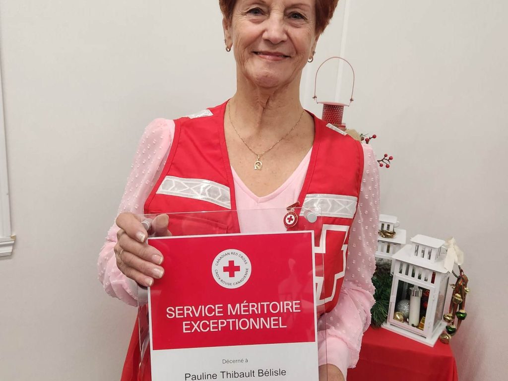 Pauline Thibault-Bélisle reçoit le prix du Service méritoire exceptionnel de la Croix-Rouge