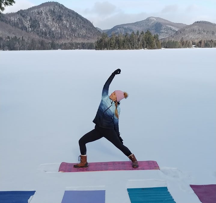 Participez à une séance gratuite de yoga sur neige!
