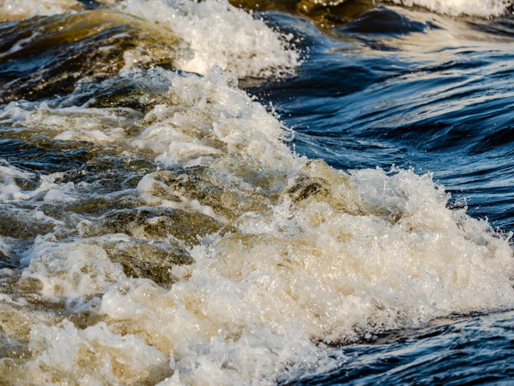 La Ville de Mont-Laurier assure qu’elle suit la montée des eaux de très près et informera les citoyens de l’évolution de la situation quotidiennement. (Photo Adobe Stock)