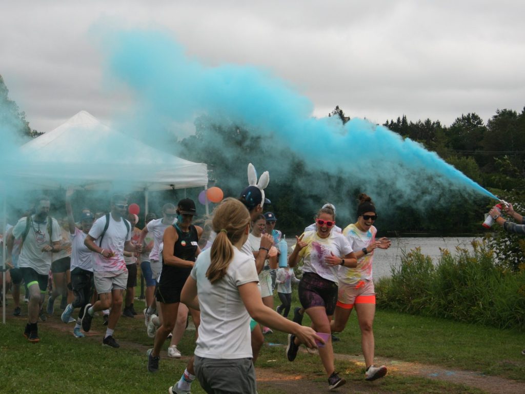 Une ColorRun pour célébrer la première année d’existence du club de course Les Lièvres de Mont-Laurier