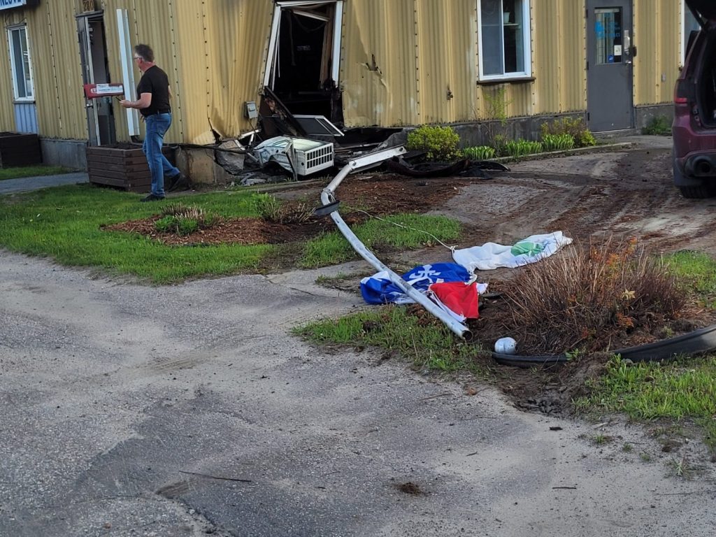 Accident au garage municipal de Ferme-Neuve