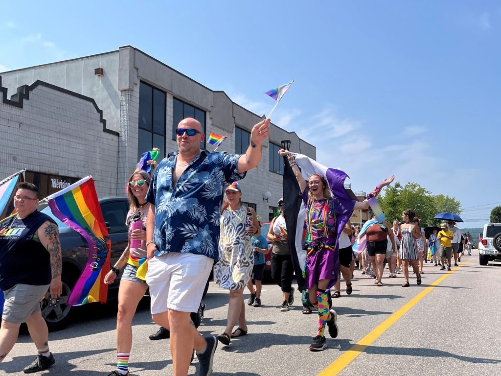 Premier défilé de la Fierté LGBTQ+ à Mont-Laurier